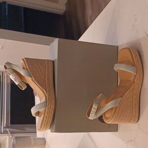 New Adam Tucker Whitley Light Blue Denim Wedge Espadrille Platform Sandals 9M